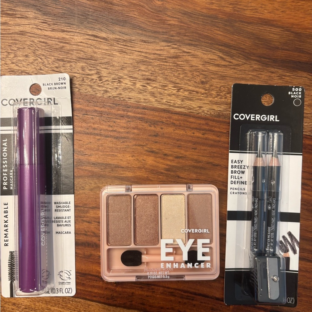 COVERGIRL Bundle
Includes masacara, eyeshadow , brow pencil all new